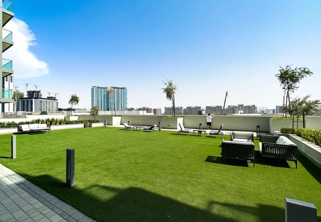 Apartment in Dubai - Luxury 1BR  Featuring Guest/Study Room-SOBHA Waves