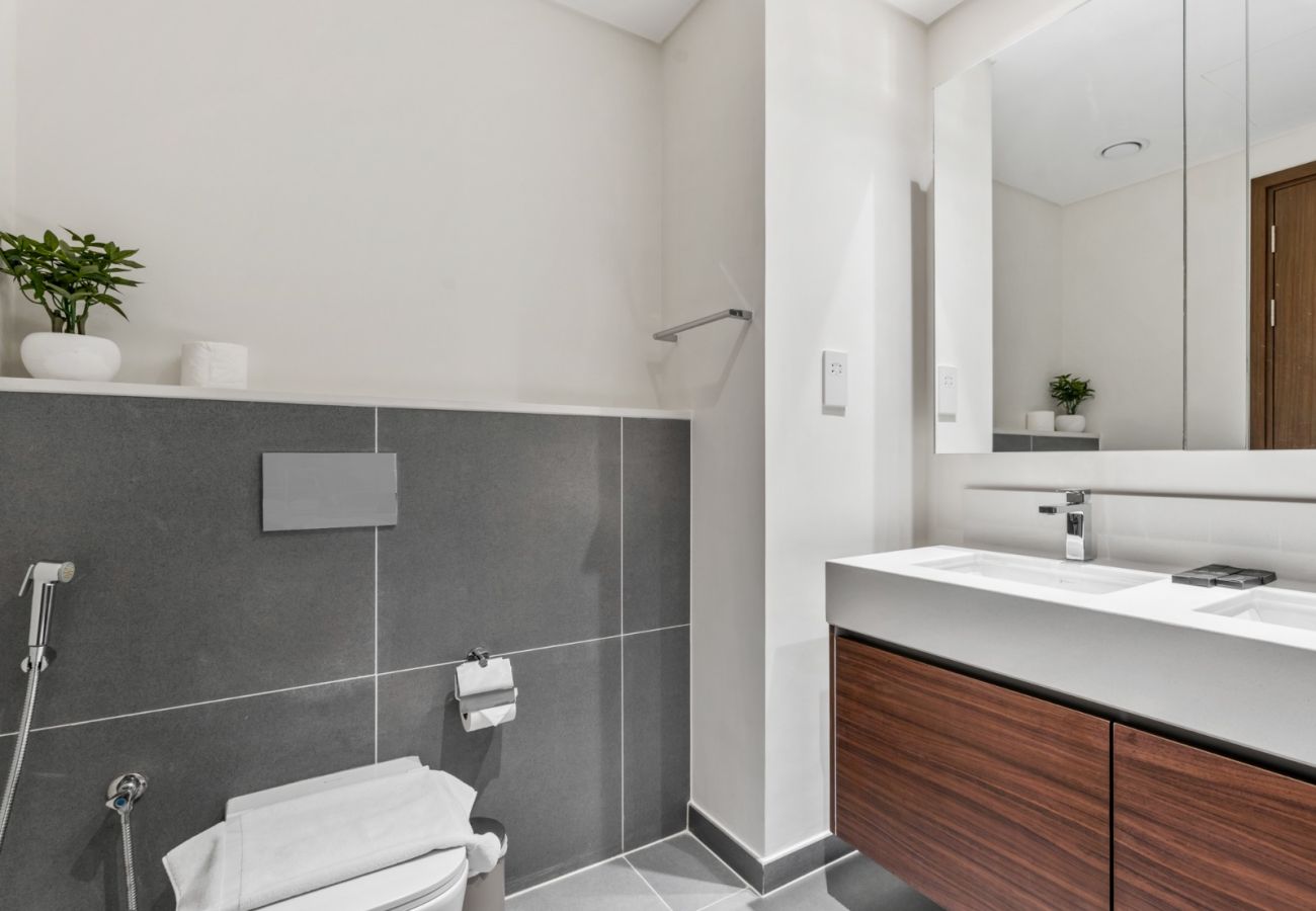 Apartment in Dubai - Serene 2BDR with Beach Scenery In Creek Harbour-30