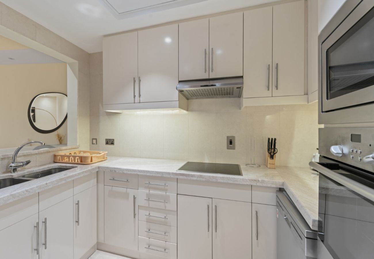 Apartment in Dubai - Vista Luxe: 2BR with Iconic Palm & JBR Views- 23