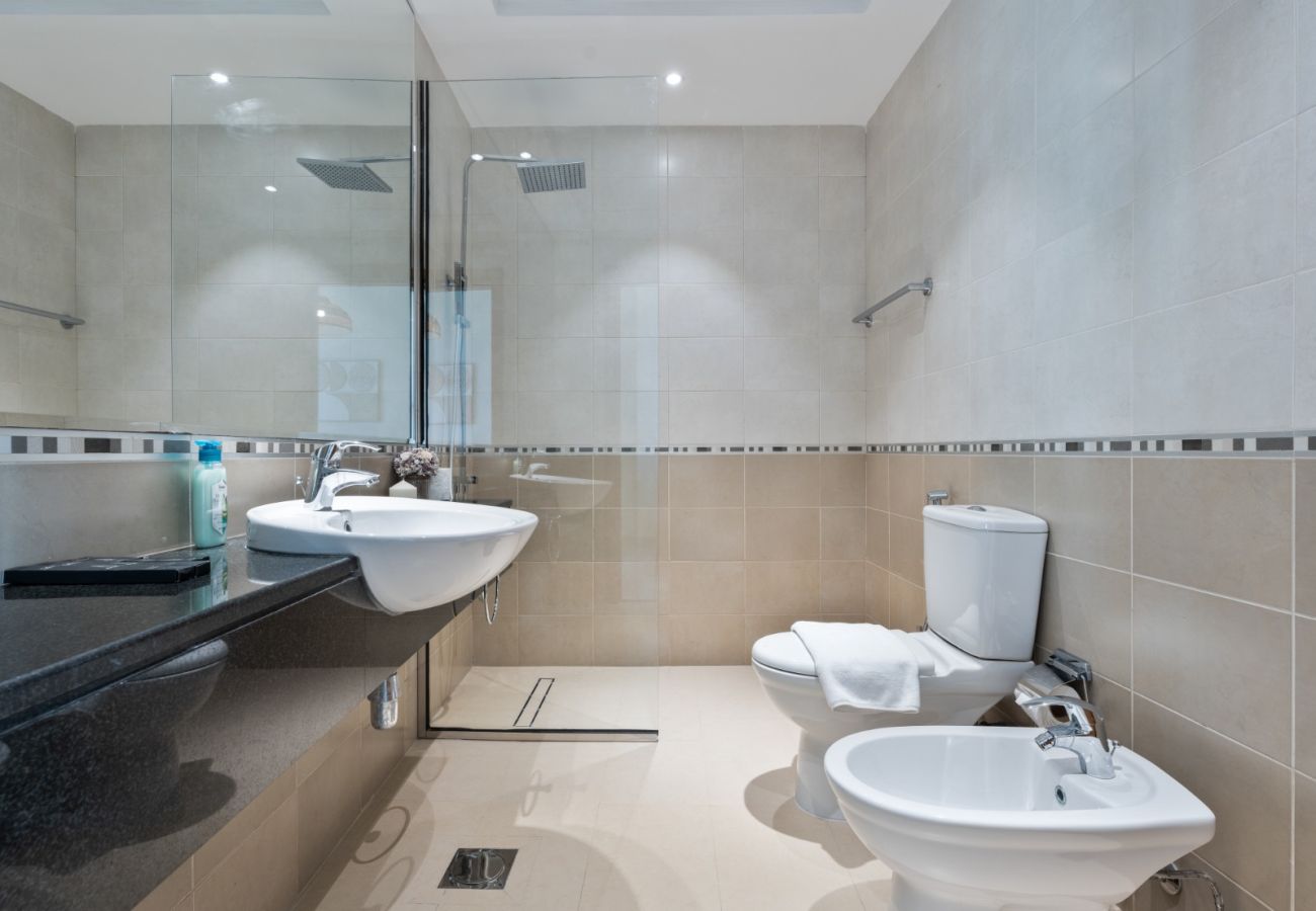 Apartment in Dubai - Vista Luxe: 2BR with Iconic Palm & JBR Views- 23