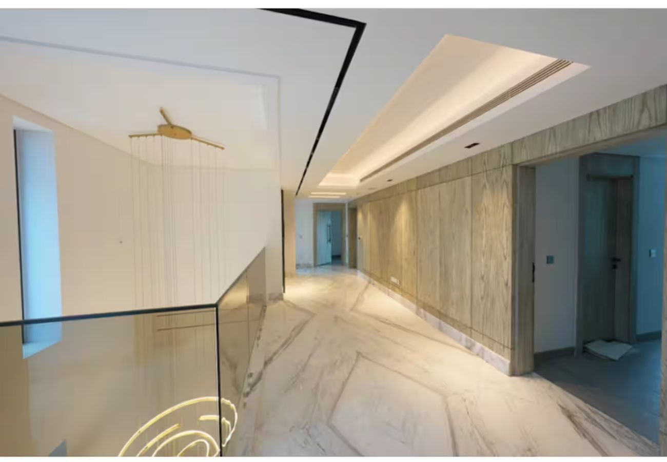 Villa in Dubai - World Class Luxurious 8 BDR Villa In Palm Jumeriah