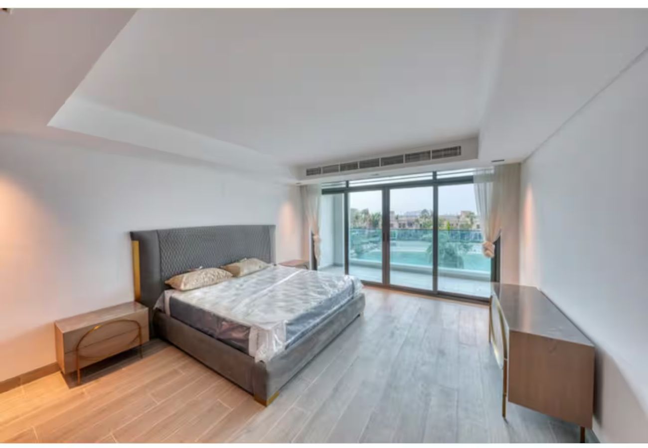Villa in Dubai - World Class Luxurious 8 BDR Villa In Palm Jumeriah