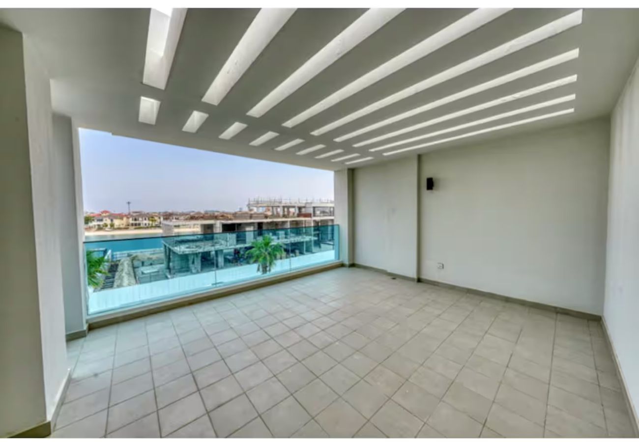 Villa in Dubai - World Class Luxurious 8 BDR Villa In Palm Jumeriah