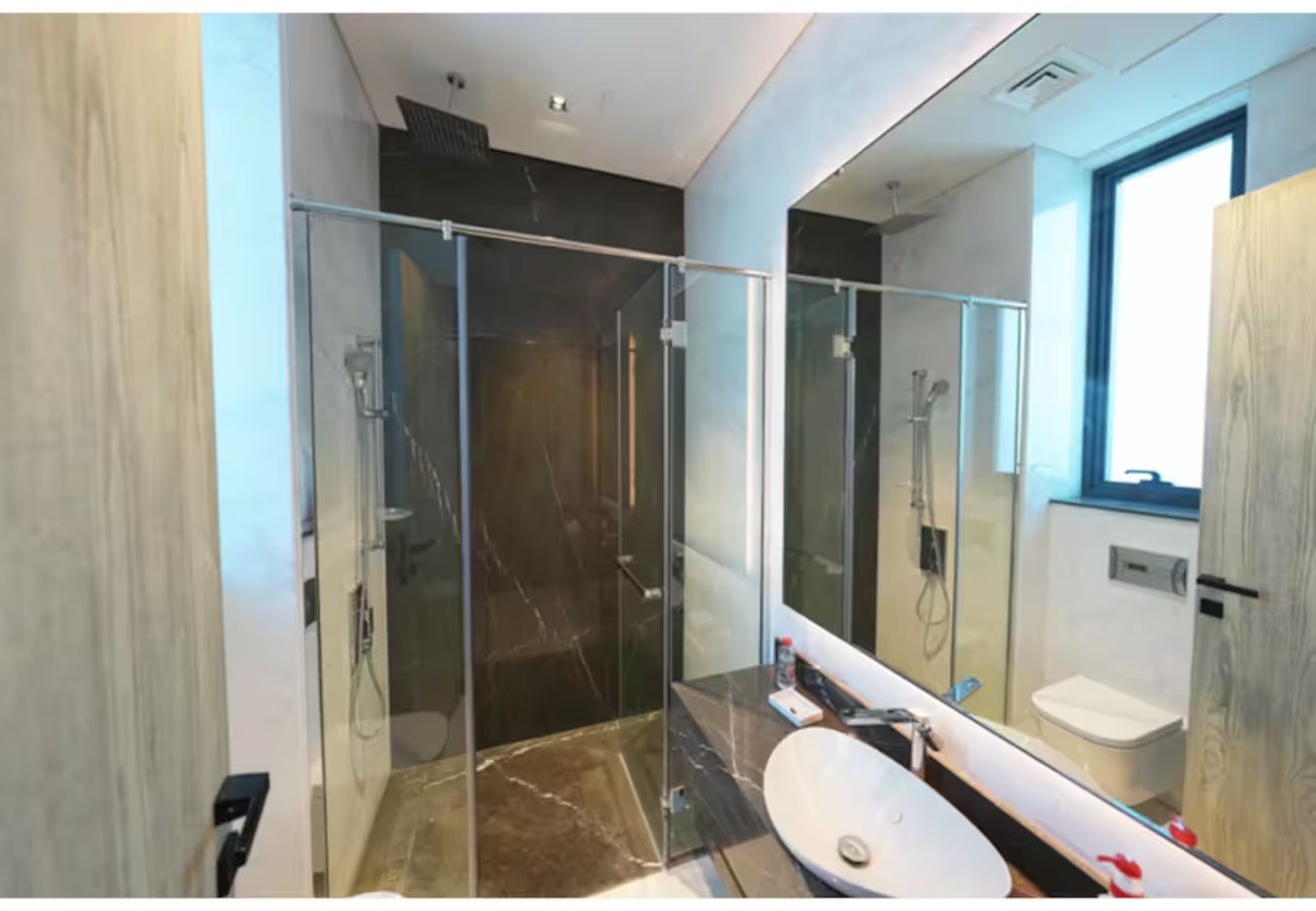 Villa in Dubai - World Class Luxurious 8 BDR Villa In Palm Jumeriah