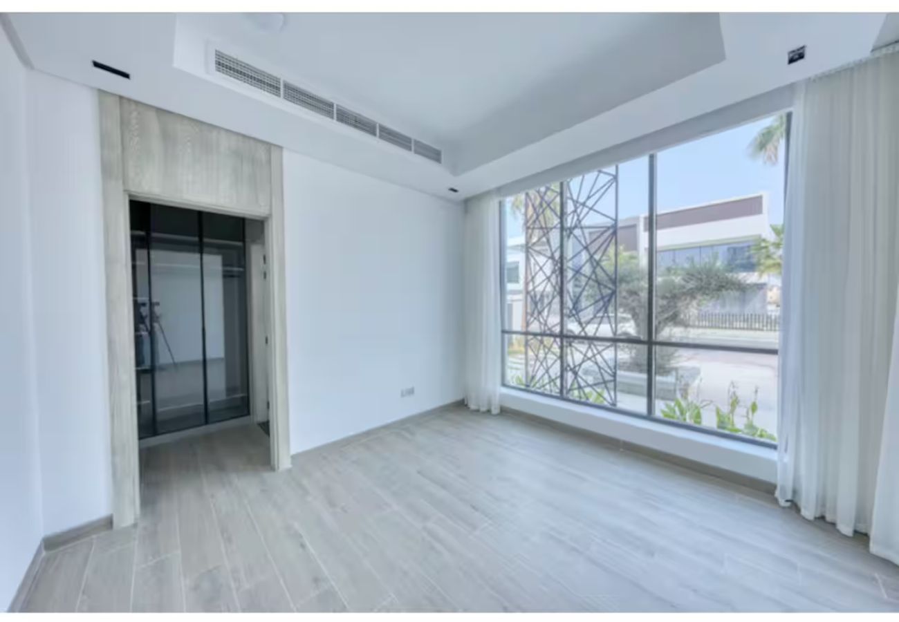 Villa in Dubai - World Class Luxurious 8 BDR Villa In Palm Jumeriah