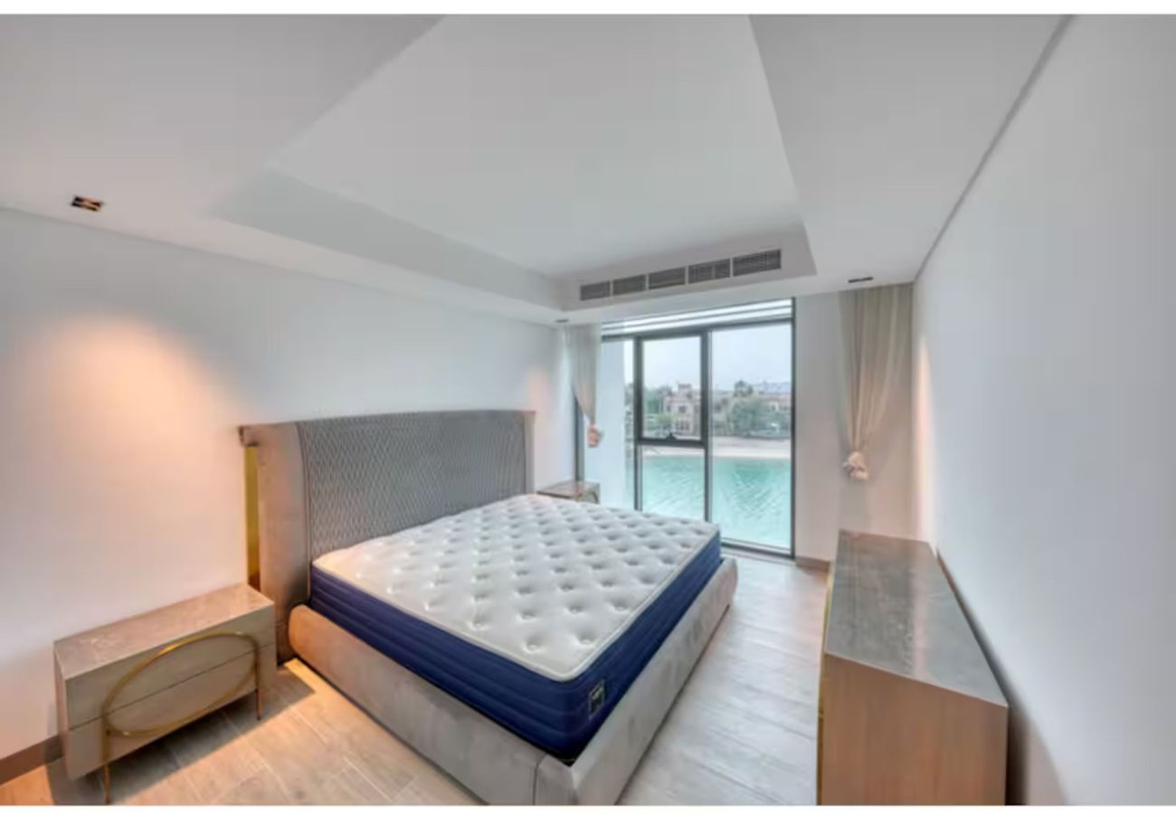 Villa in Dubai - World Class Luxurious 8 BDR Villa In Palm Jumeriah