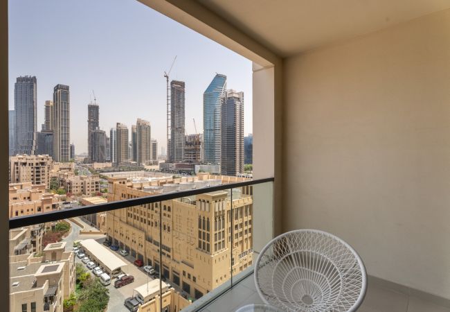 Apartment in Dubai - Skyline Charm: 2BR+1GR W/ Burj Khalifa & Fountain Apartment in Dubai - Skyline Charm: 2BR+1GR W/ Burj Khalifa & Fountain