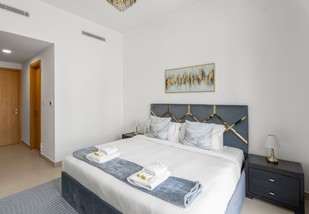 Apartment in Dubai - Skyline Charm: 2BR+1GR W/ Burj Khalifa & Fountain