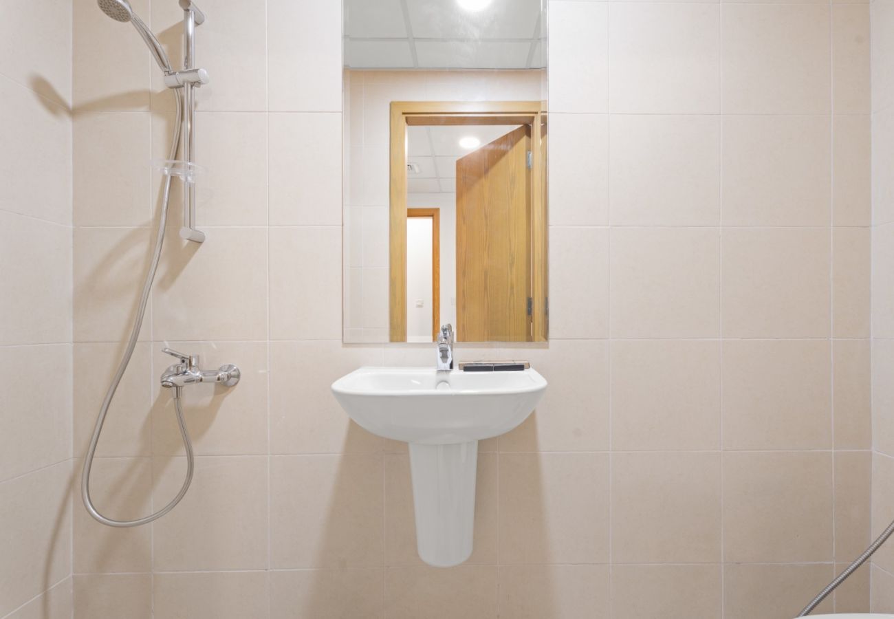Apartment in Dubai - Skyline Charm: 2BR+1GR W/ Burj Khalifa & Fountain