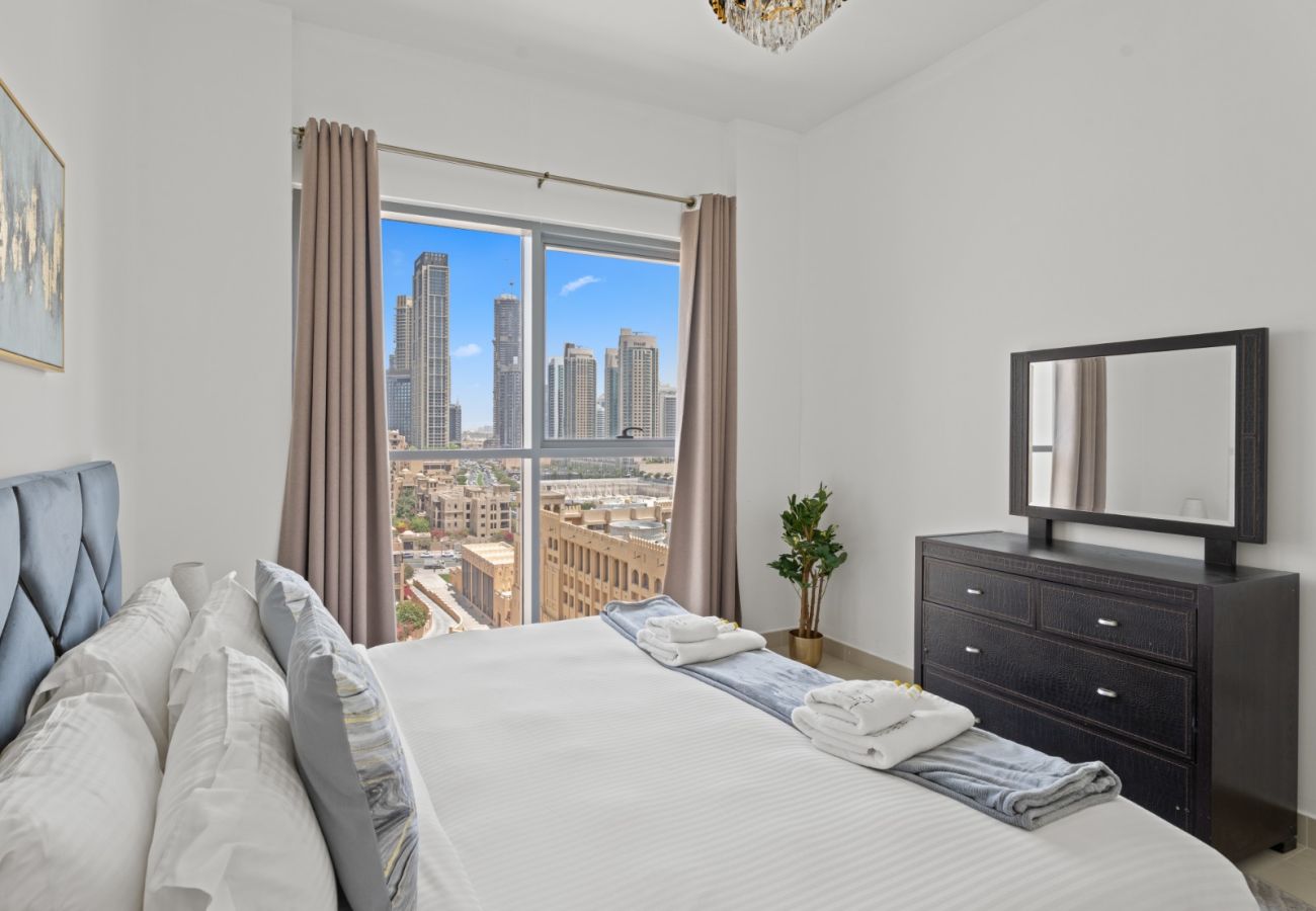 Apartment in Dubai - Skyline Charm: 2BR+1GR W/ Burj Khalifa & Fountain