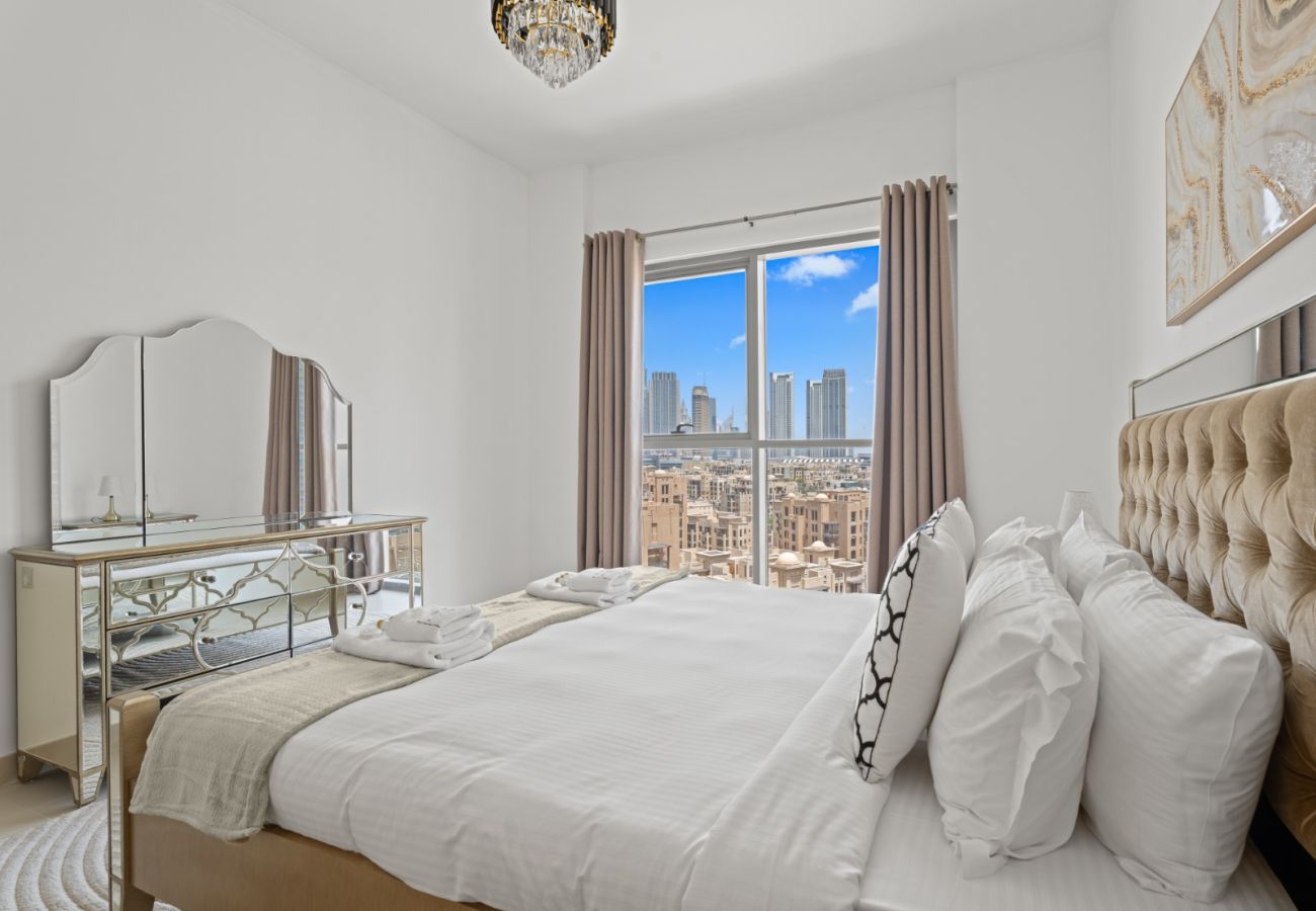 Apartment in Dubai - Skyline Charm: 2BR+1GR W/ Burj Khalifa & Fountain