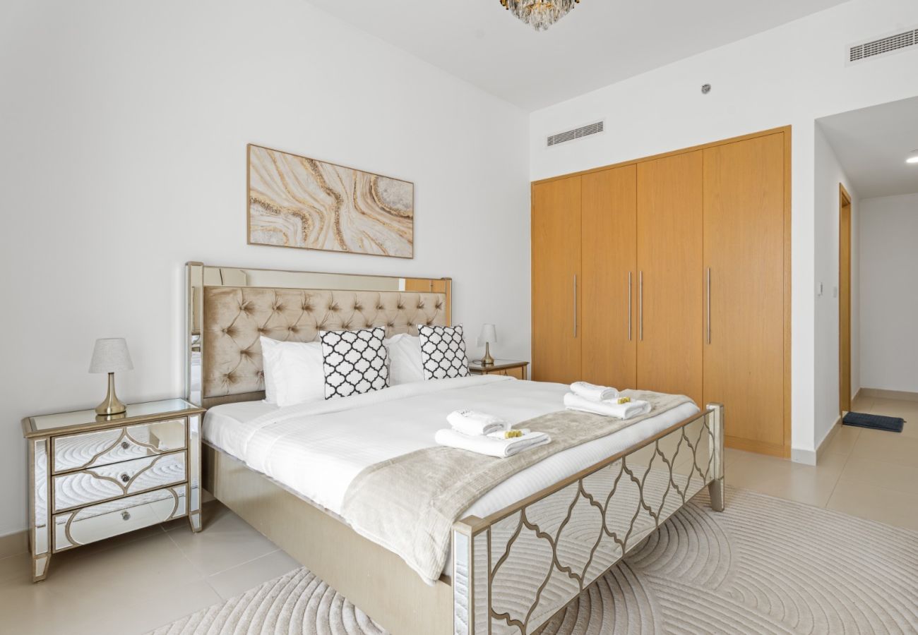 Apartment in Dubai - Skyline Charm: 2BR+1GR W/ Burj Khalifa & Fountain