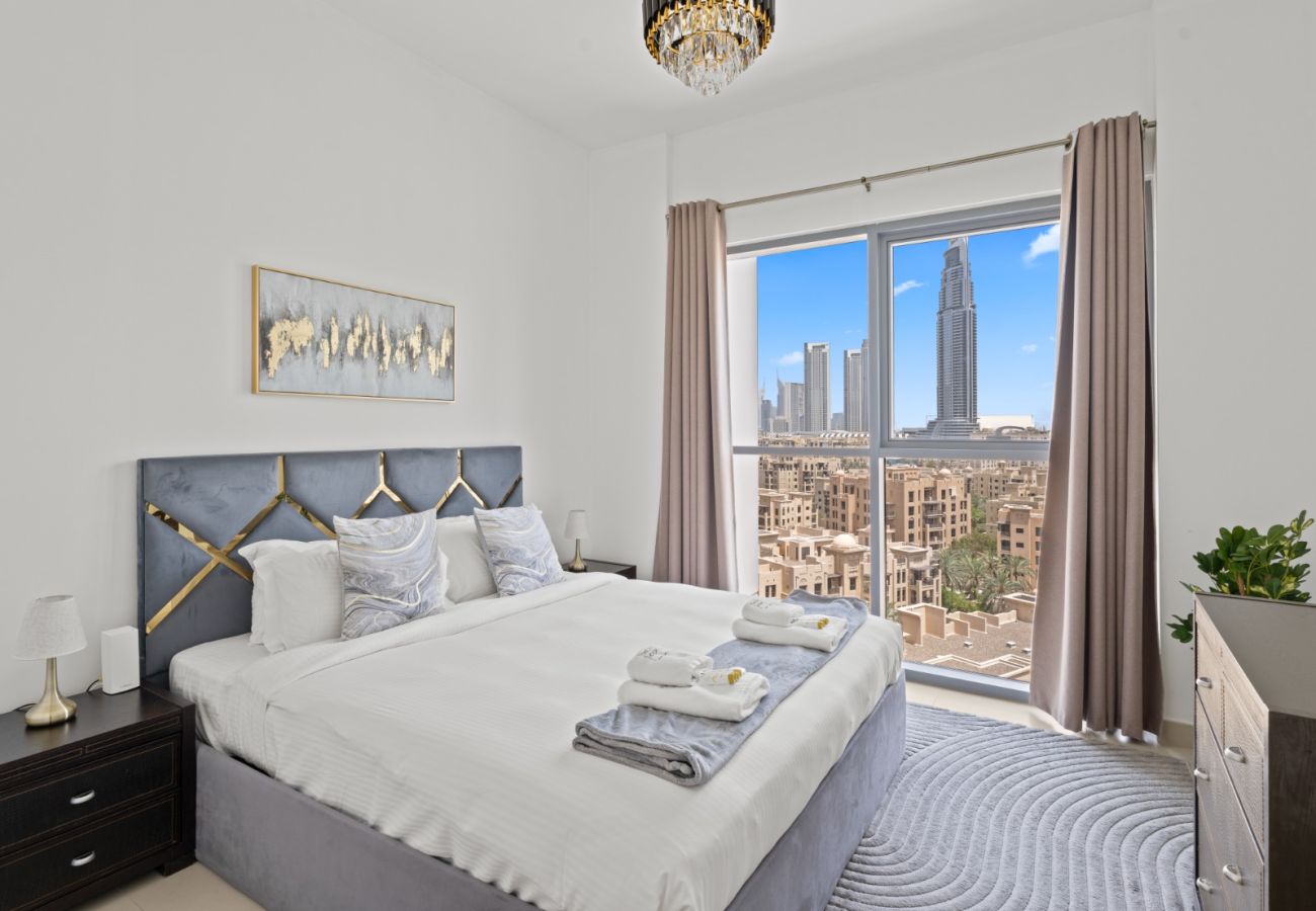 Apartment in Dubai - Skyline Charm: 2BR+1GR W/ Burj Khalifa & Fountain