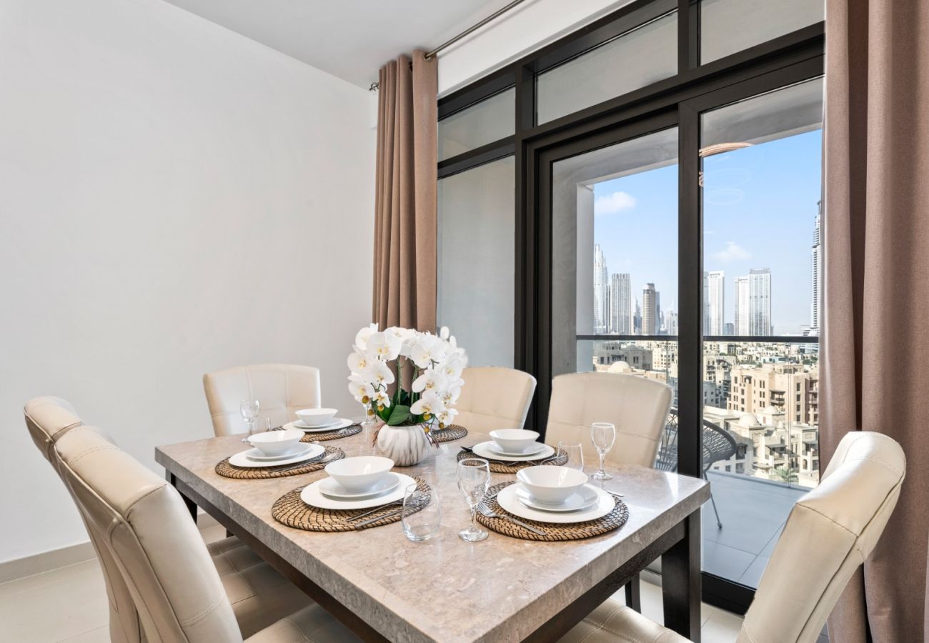 Apartment in Dubai - Skyline Charm: 2BR+1GR W/ Burj Khalifa & Fountain