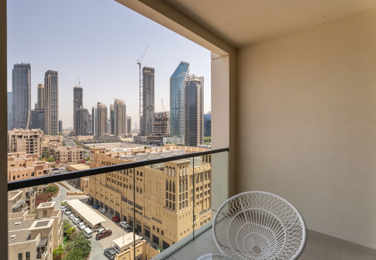 Apartment in Dubai - Skyline Charm: 2BR+1GR W/ Burj Khalifa & Fountain