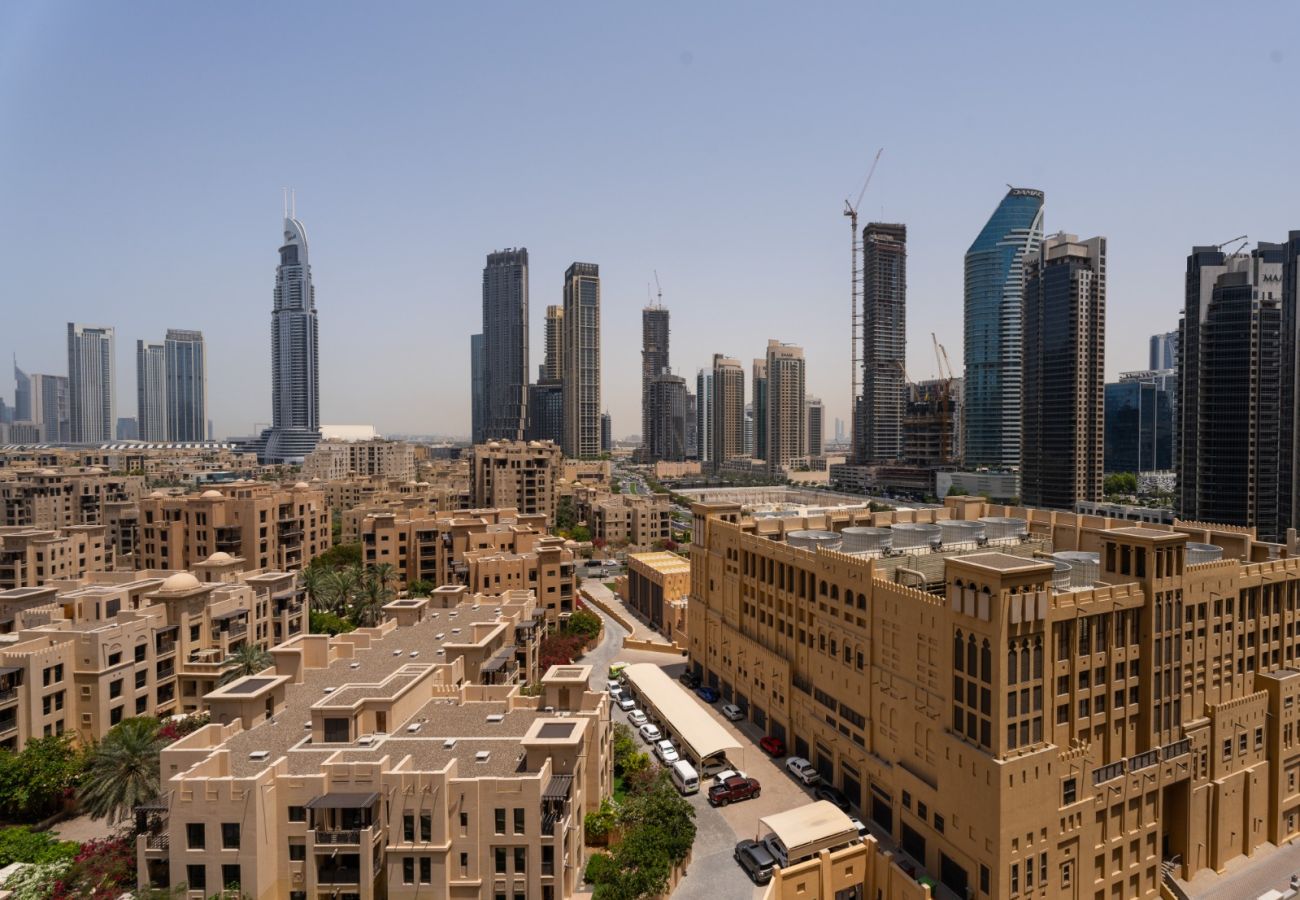 Apartment in Dubai - Skyline Charm: 2BR+1GR W/ Burj Khalifa & Fountain