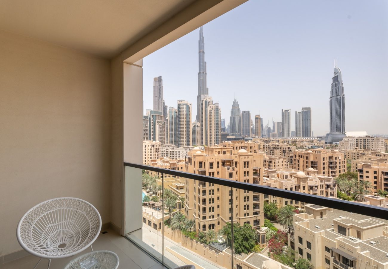 Apartment in Dubai - Skyline Charm: 2BR+1GR W/ Burj Khalifa & Fountain