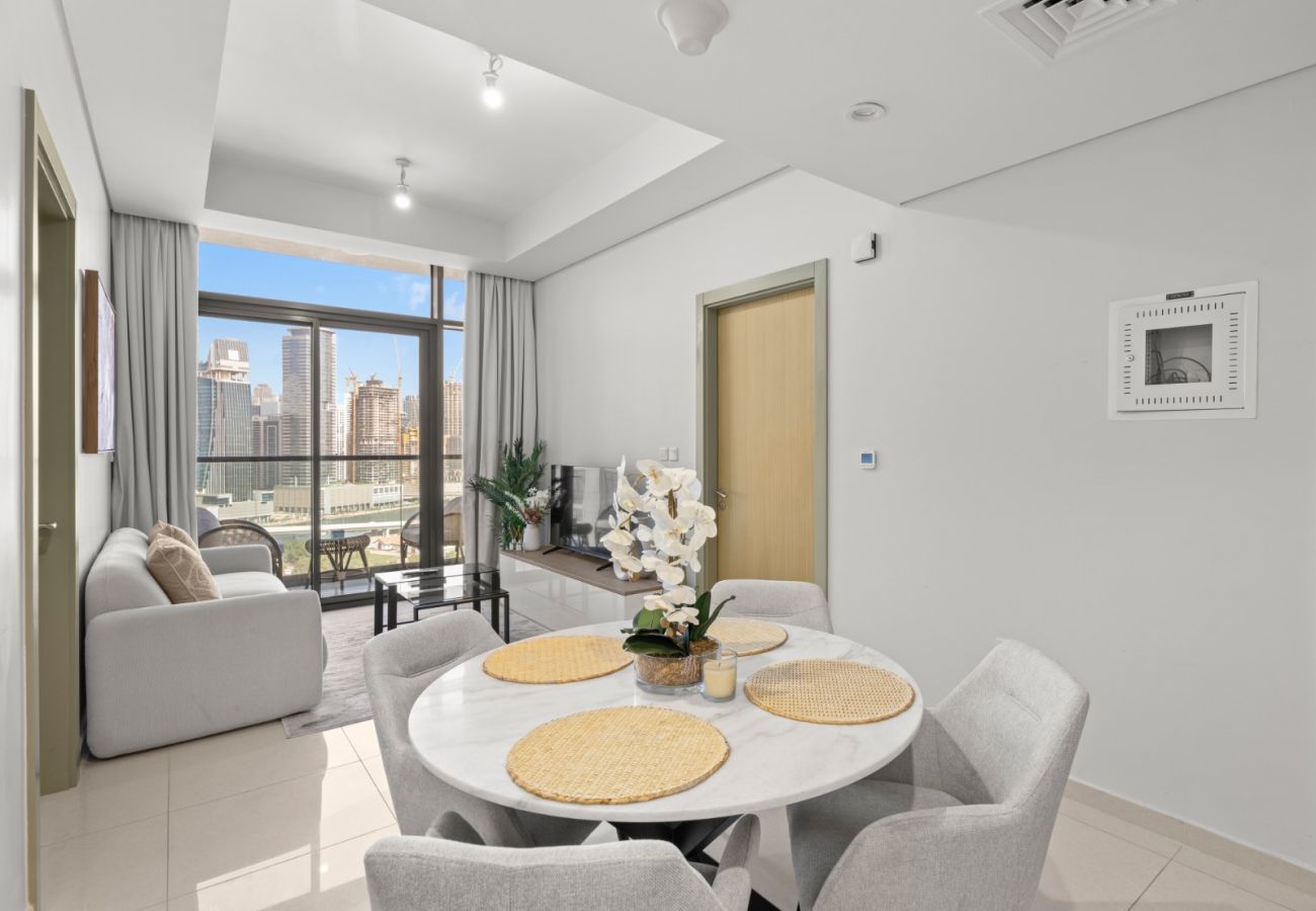 Apartment in Dubai - Sophisticated 2BDR In Aykon City Business Bay