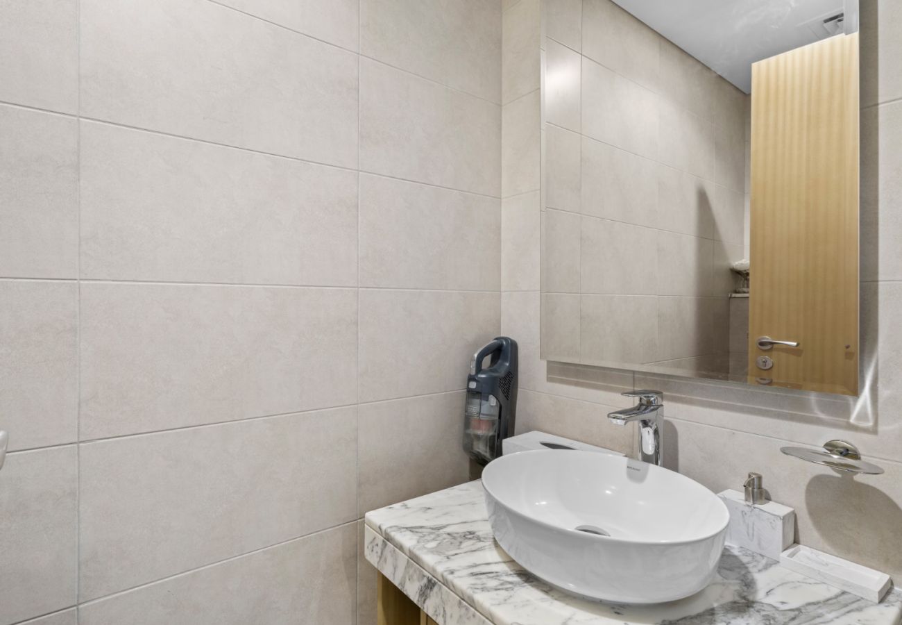 Apartment in Dubai - Sophisticated 2BDR In Aykon City Business Bay