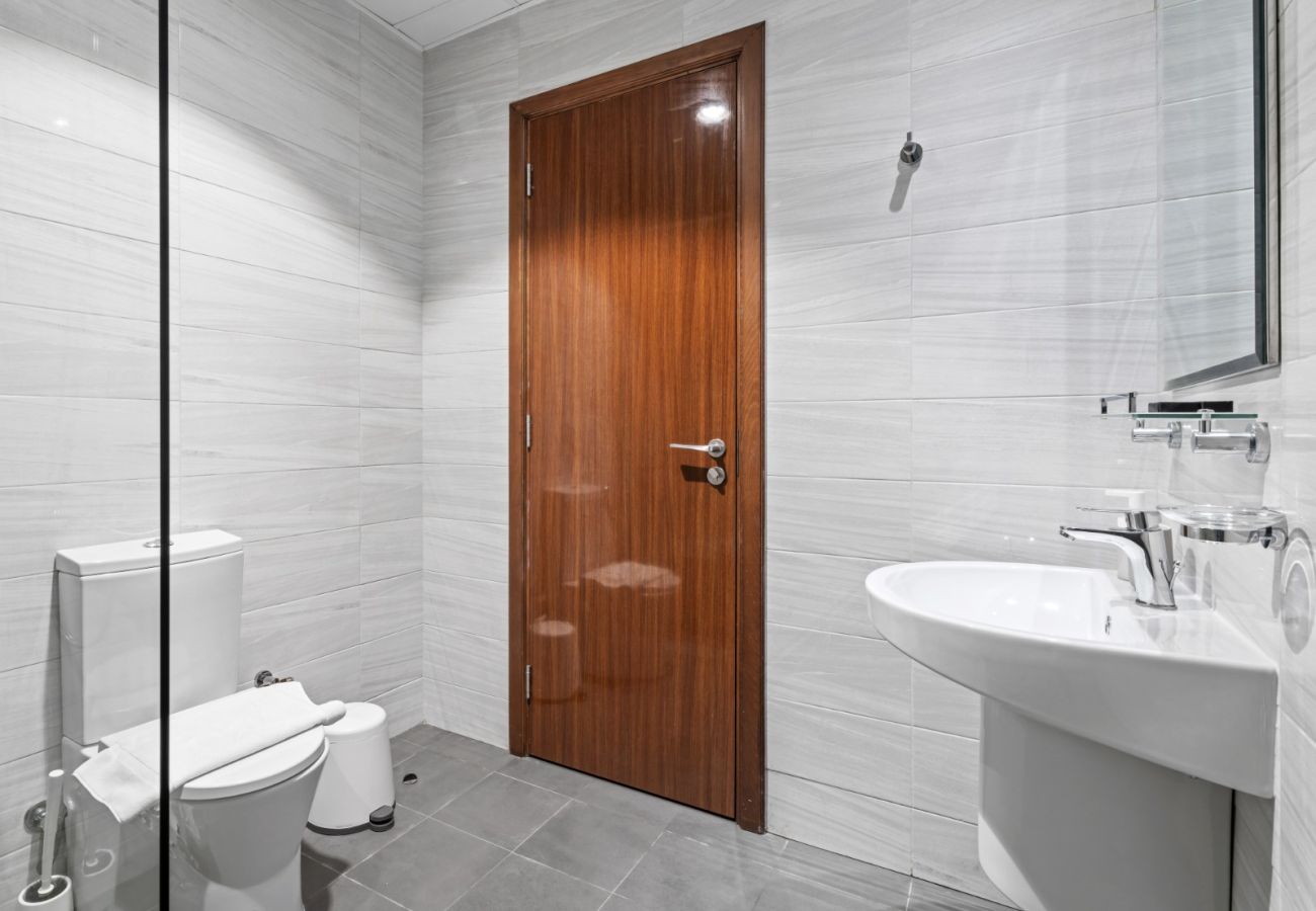 Apartment in Dubai - Urban Elegance: 1BDR in Dunya