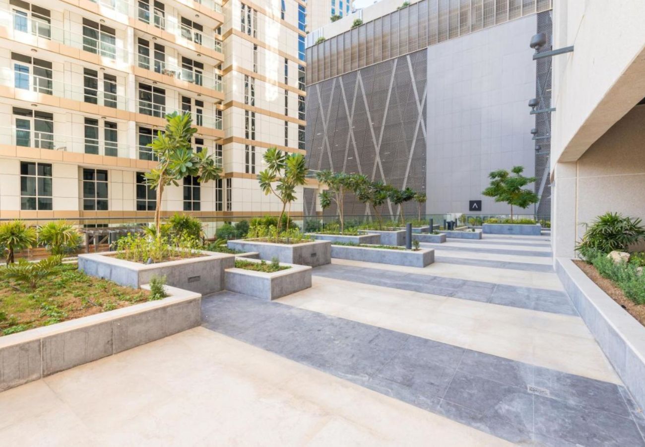 Apartment in Dubai - Urban Elegance: 1BDR in Dunya