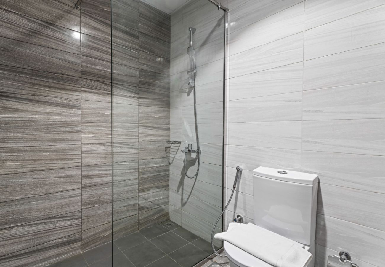 Apartment in Dubai - Urban Elegance: 1BDR in Dunya