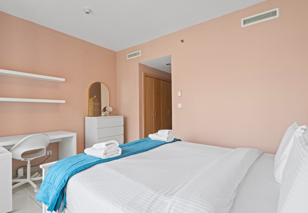 Apartment in Dubai - Horizon Bliss: 2BDR Getaway in Fairfield