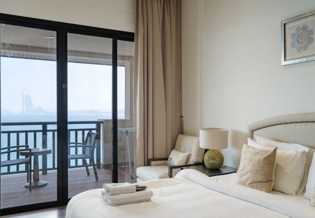 Apartment in Dubai - Coastal Serenity: 1BDR in Royal Amwaj Apartment in Dubai - Coastal Serenity: 1BDR in Royal Amwaj