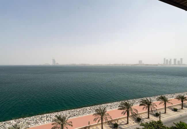 Apartment in Dubai - Coastal Serenity: 1BDR in Royal Amwaj Apartment in Dubai - Coastal Serenity: 1BDR in Royal Amwaj