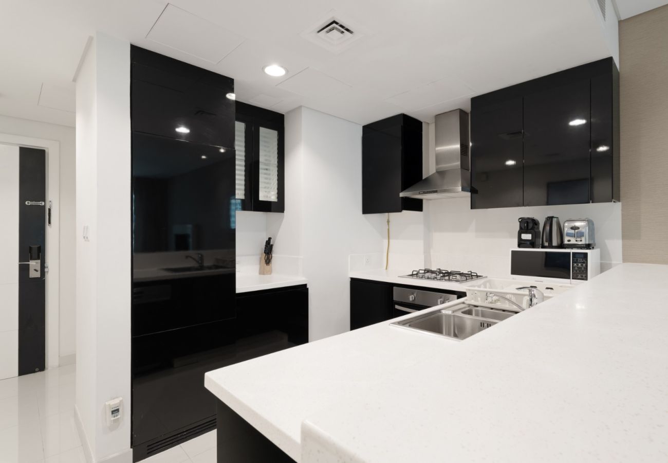 Apartment in Dubai - Water's Edge 1BDR: Your Perfect Grand Getaway-05