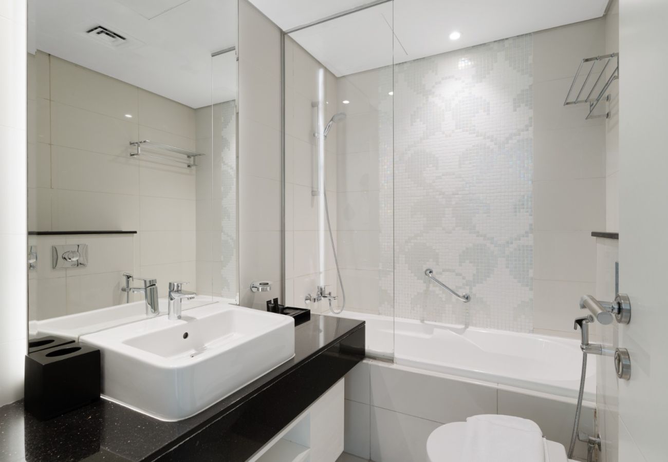 Apartment in Dubai - Water's Edge 1BDR: Your Perfect Grand Getaway-05