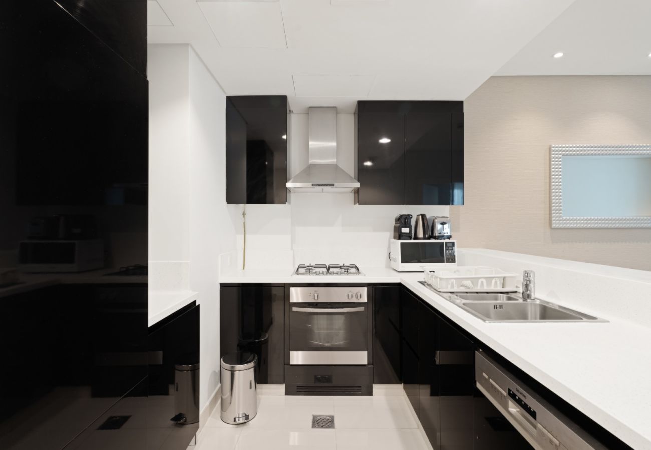 Apartment in Dubai - Water's Edge 1BDR: Your Perfect Grand Getaway-05