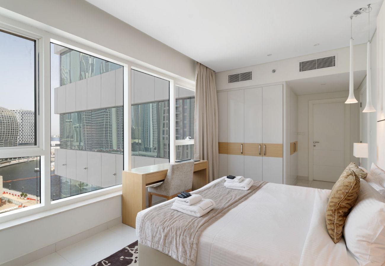 Apartment in Dubai - Water's Edge 1BDR: Your Perfect Grand Getaway-05