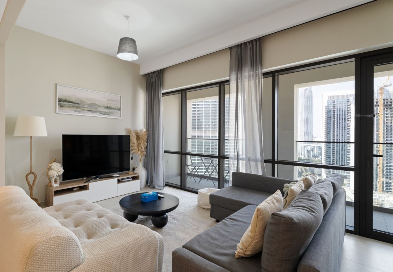 Apartment in Dubai - Pristine Luxury 2BDR W/ Sofa Cum Bed- Vida Creek