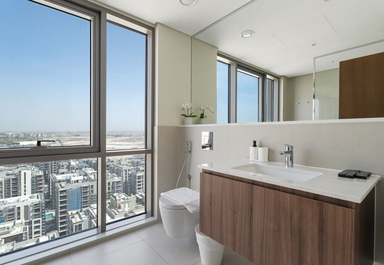 Apartment in Dubai - Pristine Luxury 2BDR W/ Sofa Cum Bed- Vida Creek