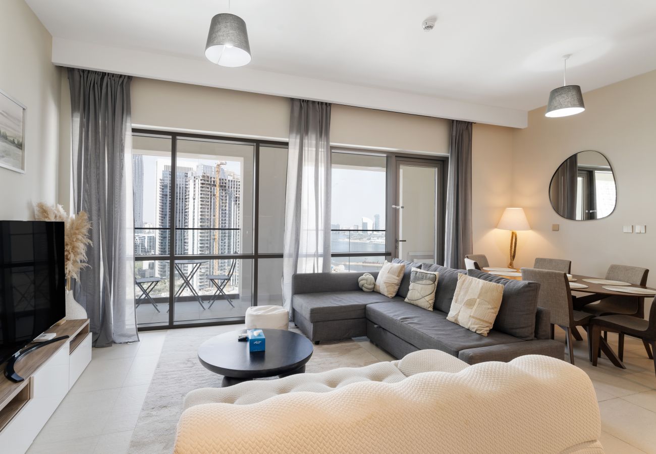 Apartment in Dubai - Pristine Luxury 2BDR W/ Sofa Cum Bed- Vida Creek
