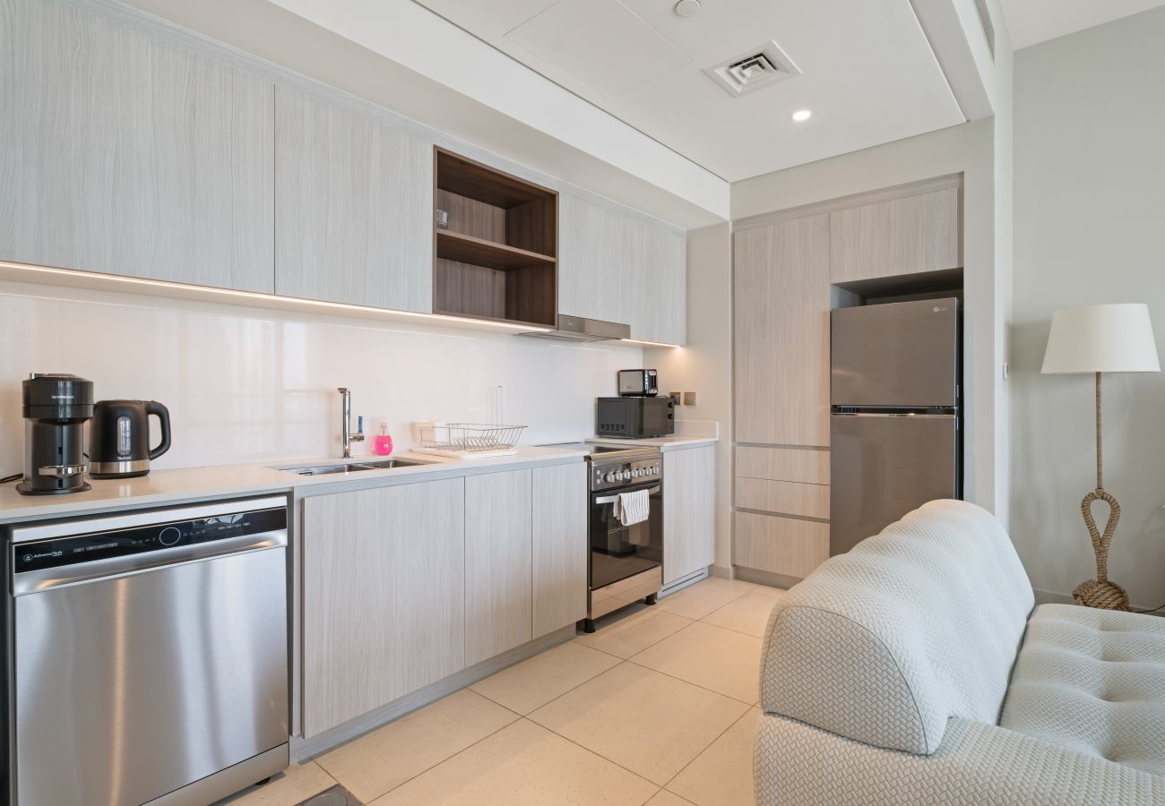 Apartment in Dubai - Pristine Luxury 2BDR W/ Sofa Cum Bed- Vida Creek