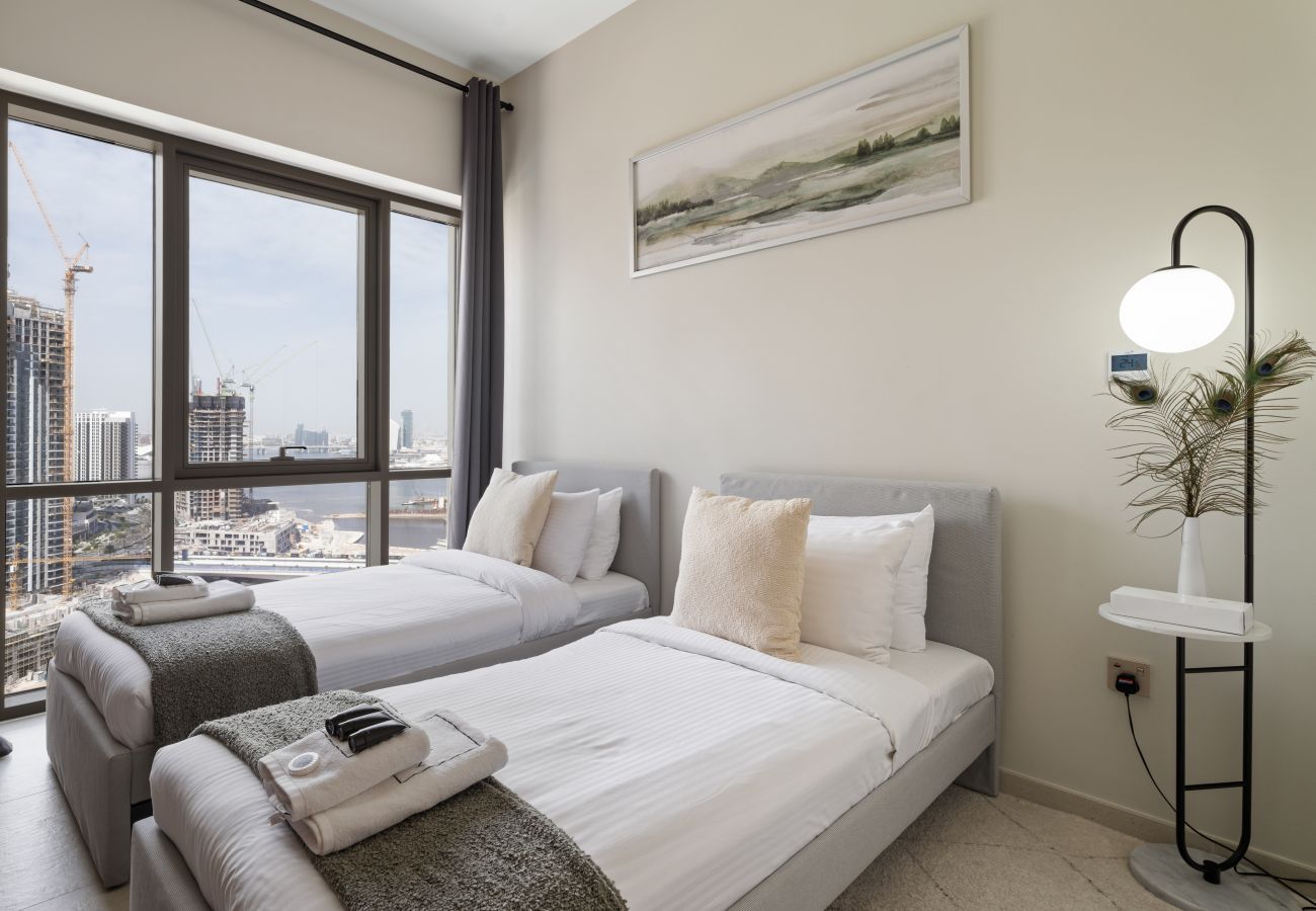Apartment in Dubai - Pristine Luxury 2BDR W/ Sofa Cum Bed- Vida Creek