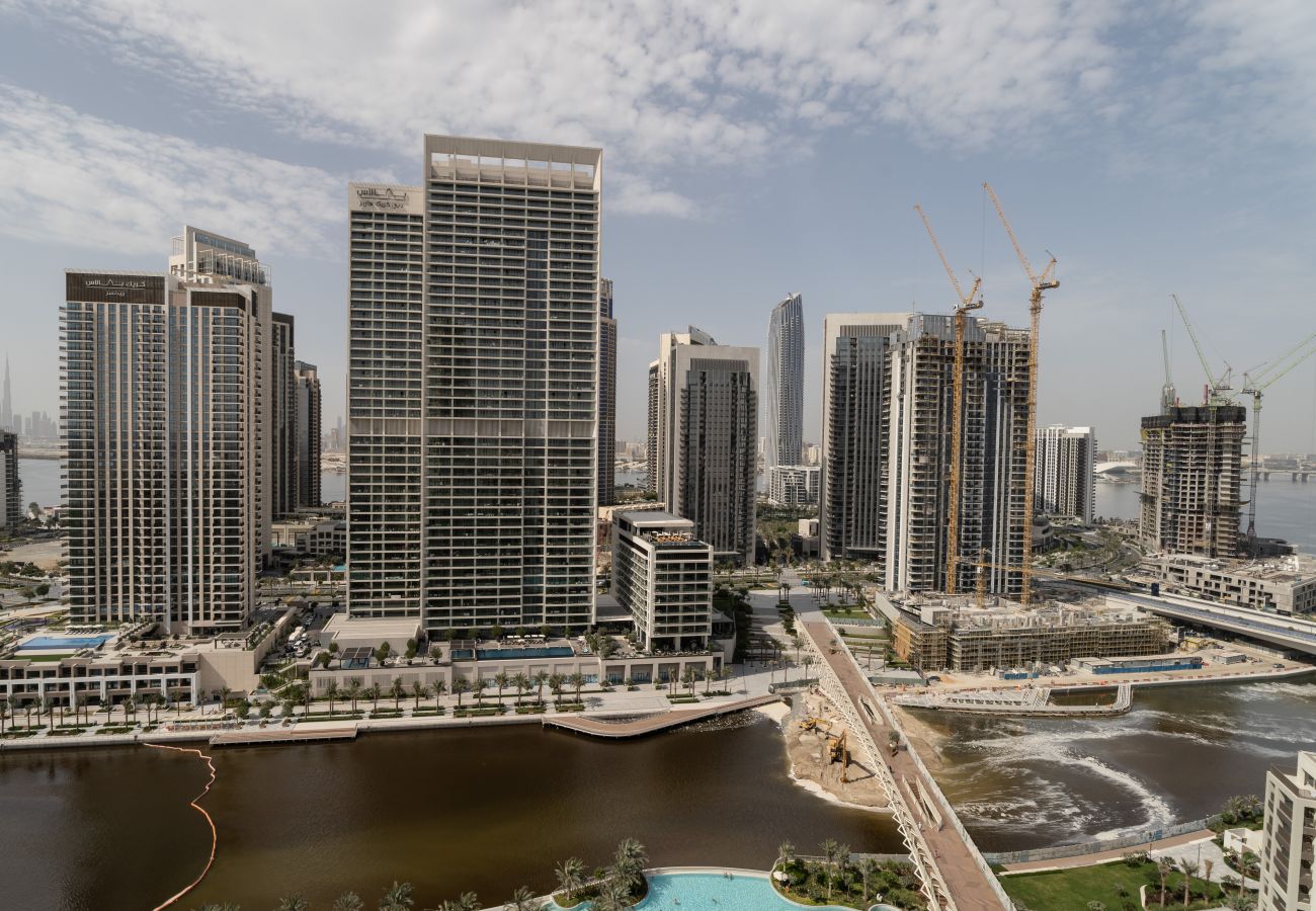 Apartment in Dubai - Pristine Luxury 2BDR W/ Sofa Cum Bed- Vida Creek