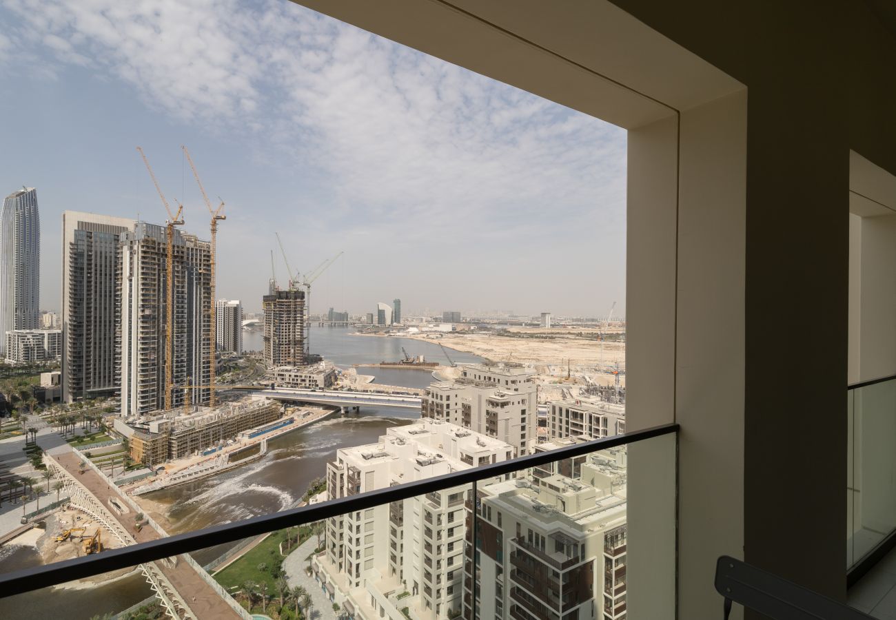 Apartment in Dubai - Pristine Luxury 2BDR W/ Sofa Cum Bed- Vida Creek