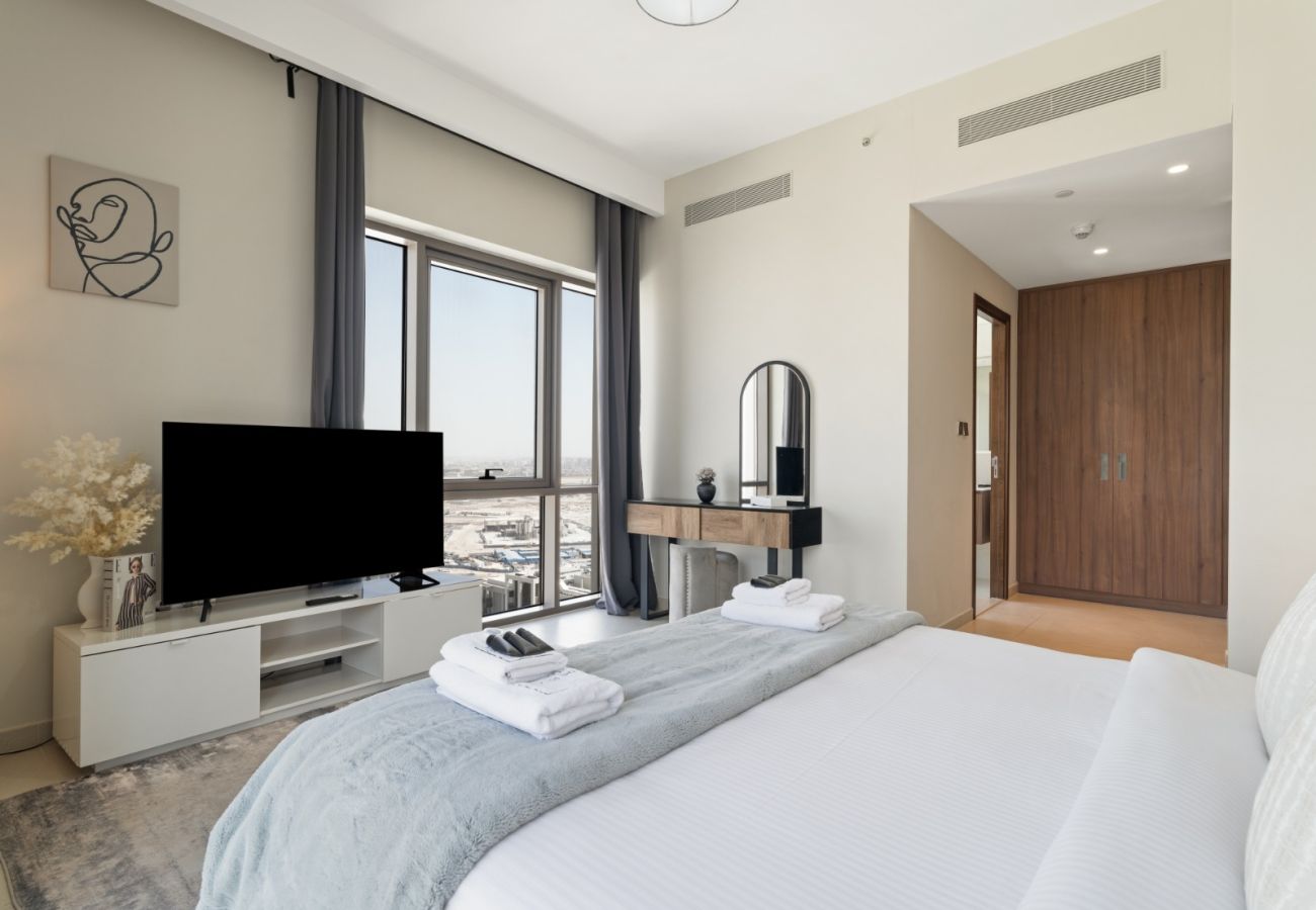 Apartment in Dubai - Pristine Luxury 2BDR W/ Sofa Cum Bed- Vida Creek