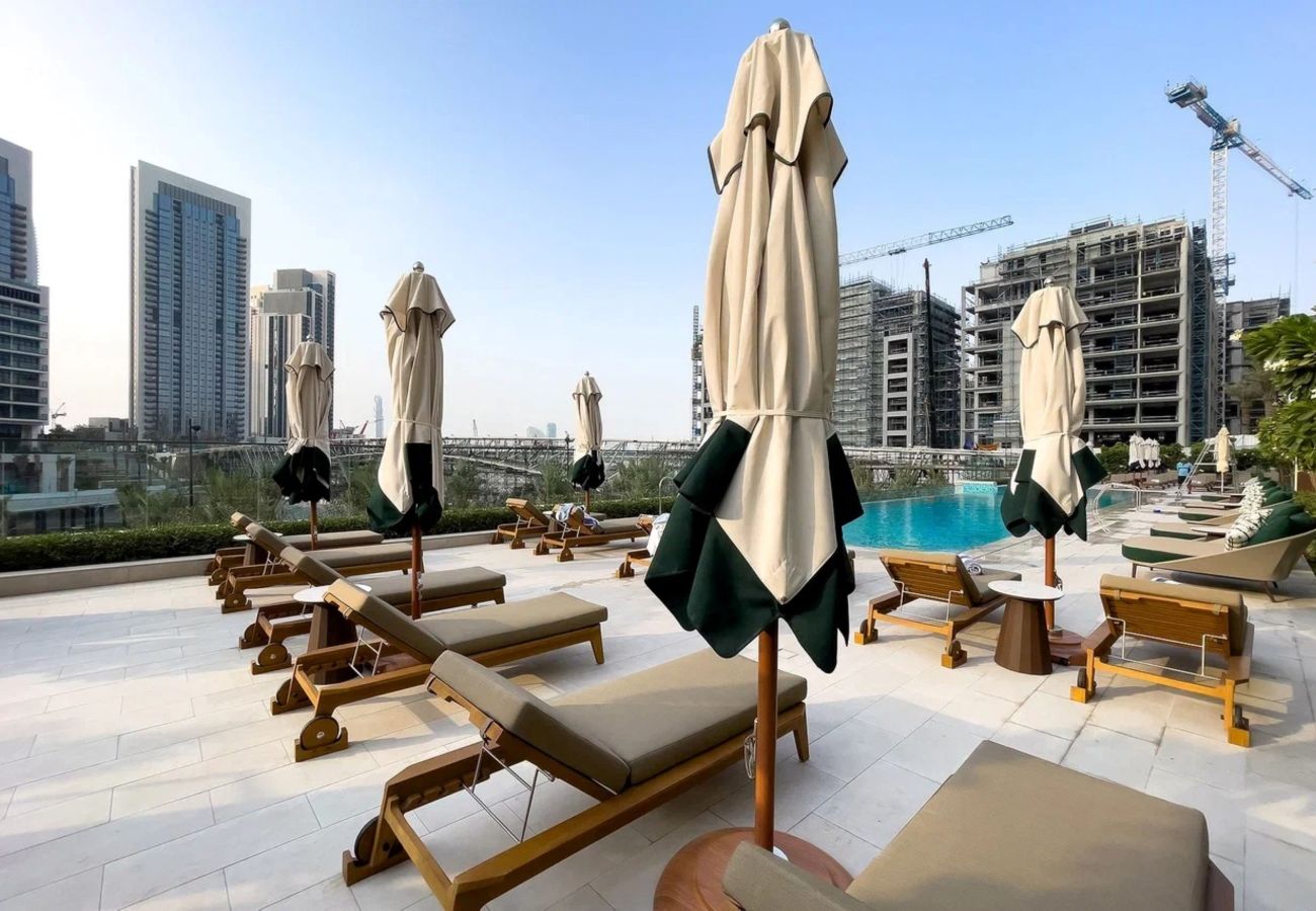 Apartment in Dubai - Pristine Luxury 2BDR W/ Sofa Cum Bed- Vida Creek