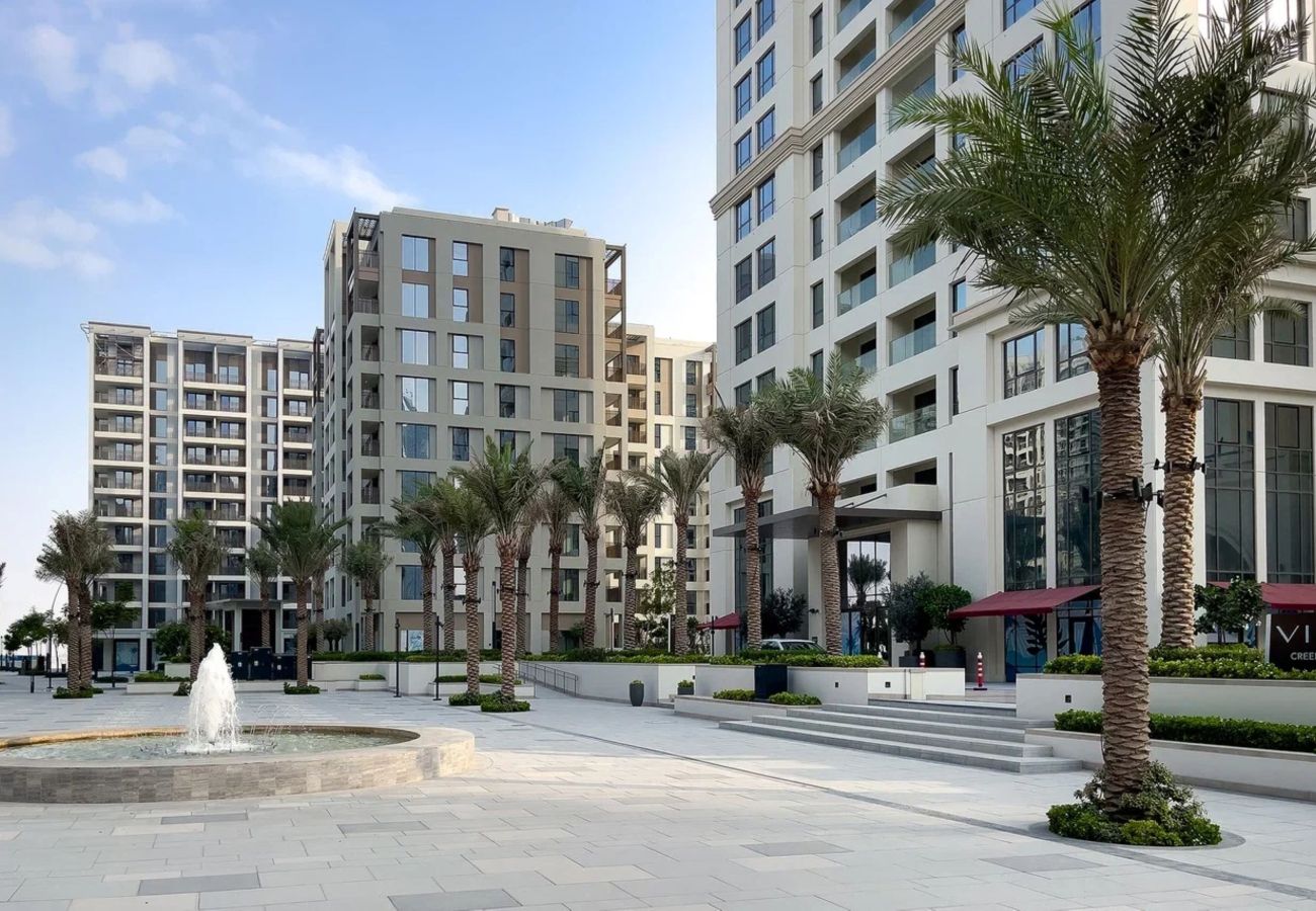 Apartment in Dubai - Pristine Luxury 2BDR W/ Sofa Cum Bed- Vida Creek