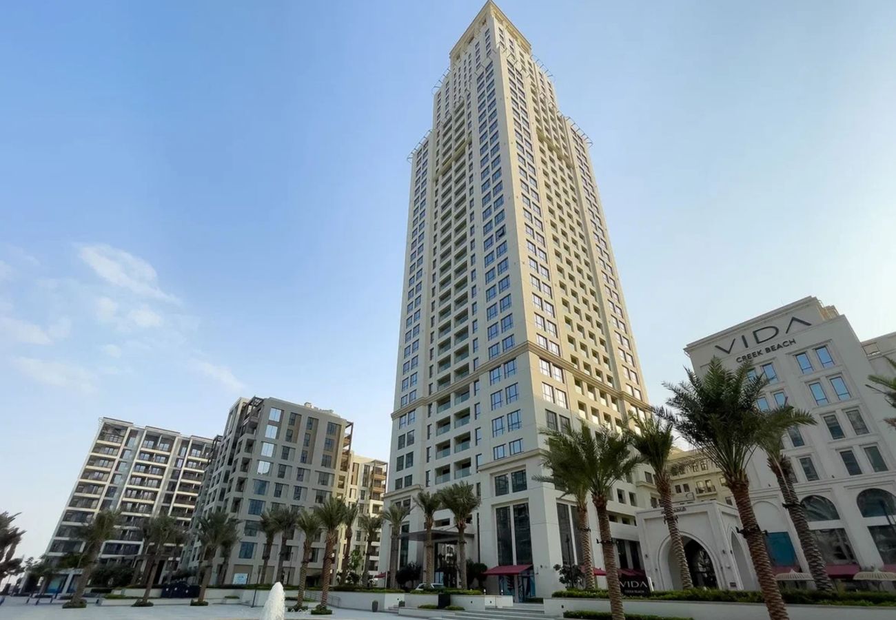 Apartment in Dubai - Pristine Luxury 2BDR W/ Sofa Cum Bed- Vida Creek