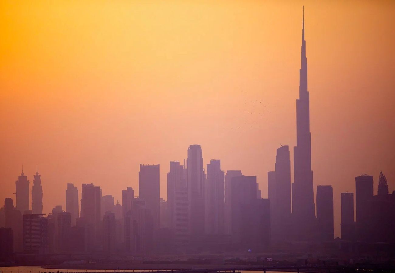 Apartment in Dubai - Pristine Luxury 2BDR W/ Sofa Cum Bed- Vida Creek