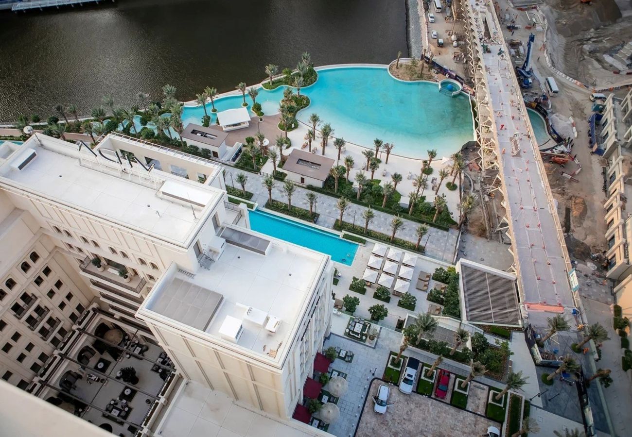 Apartment in Dubai - Pristine Luxury 2BDR W/ Sofa Cum Bed- Vida Creek