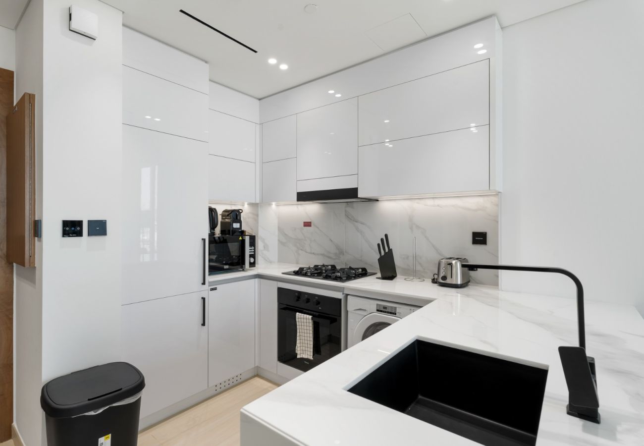 Apartment in Dubai - Luxe Comfort 1BR in Binghatti Venus-05
