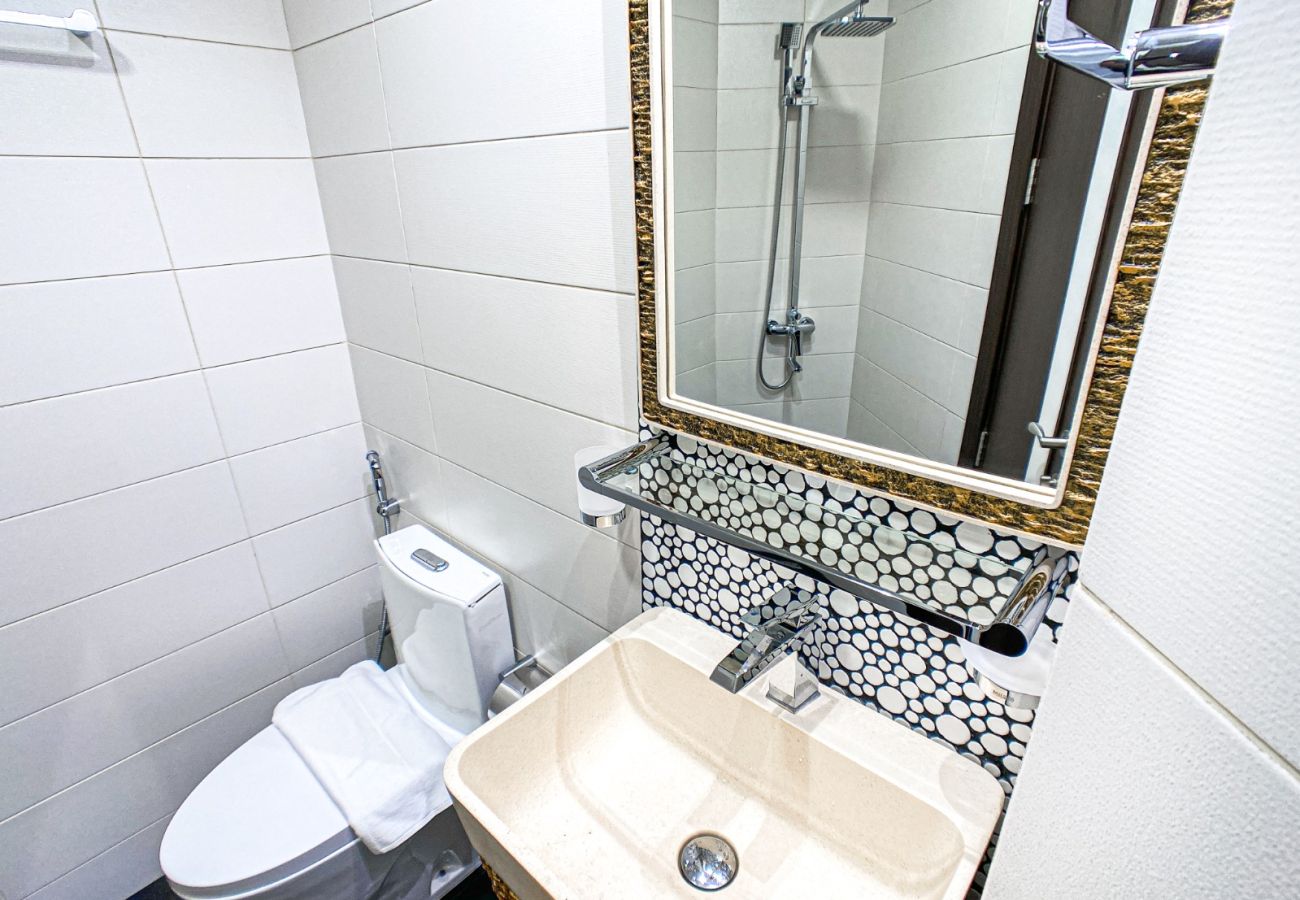 Apartment in Dubai - Chic Urban Escape 1BR in Bayz by Danube-18
