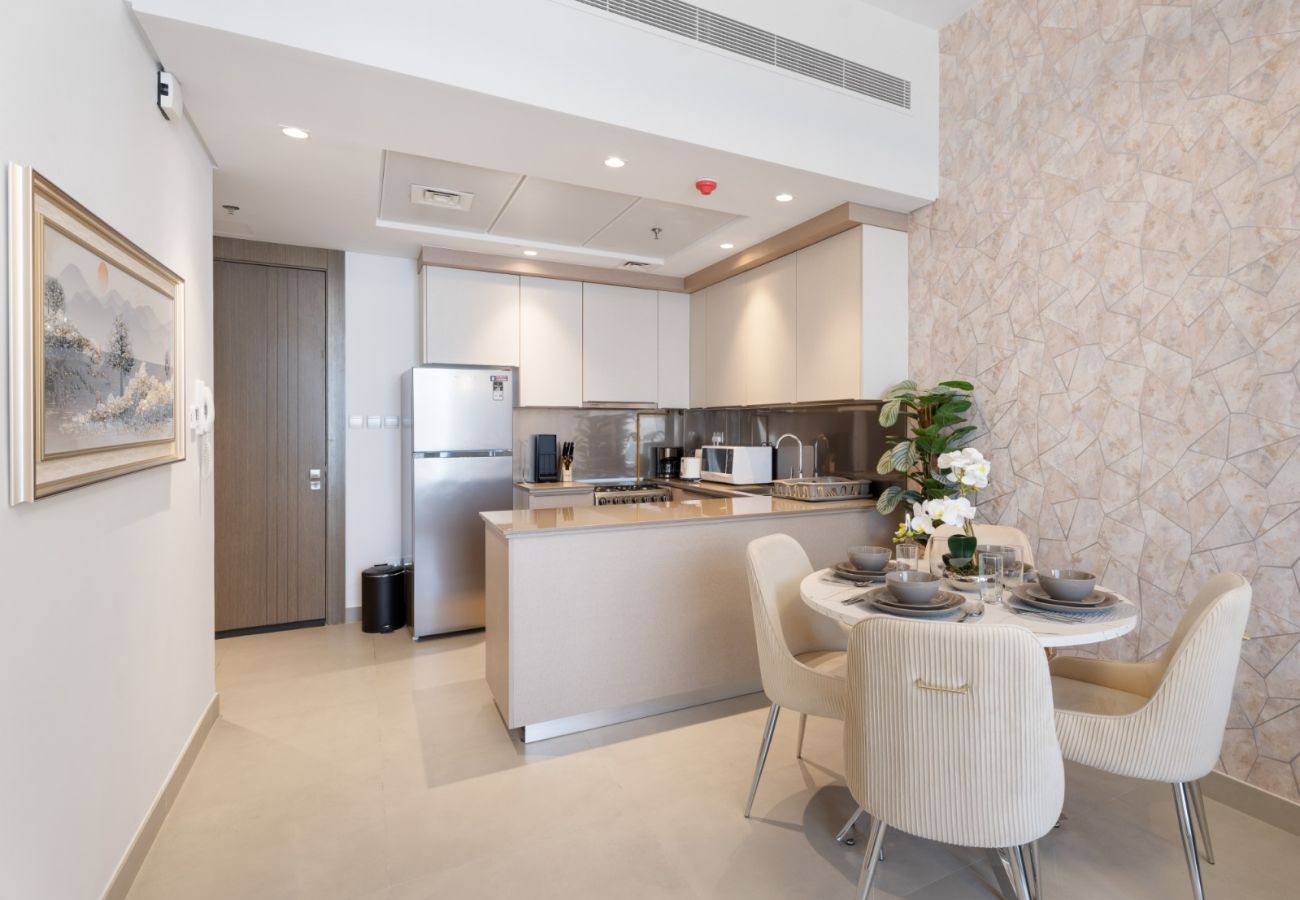 Apartment in Dubai - Elite Haven: Luxurious 1BR in Blue Bell