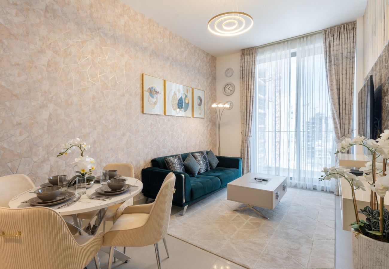 Apartment in Dubai - Elite Haven: Luxurious 1BR in Blue Bell